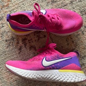 FLYKNIT EPIC REACT PINK FUSION NIKE SNEAKERS